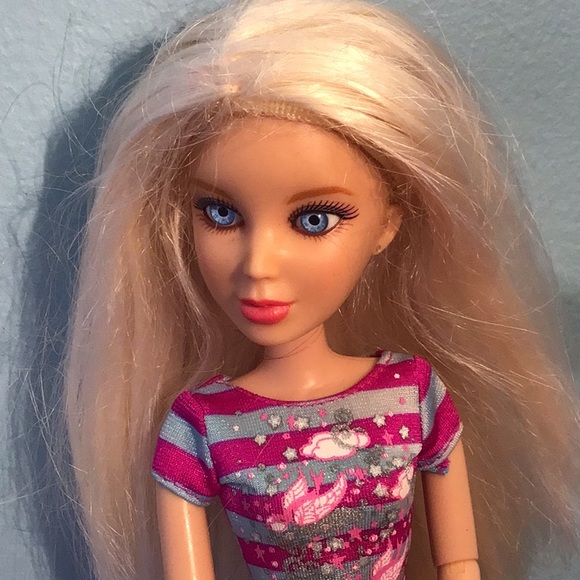 Liv Doll - Picture 2 of 5